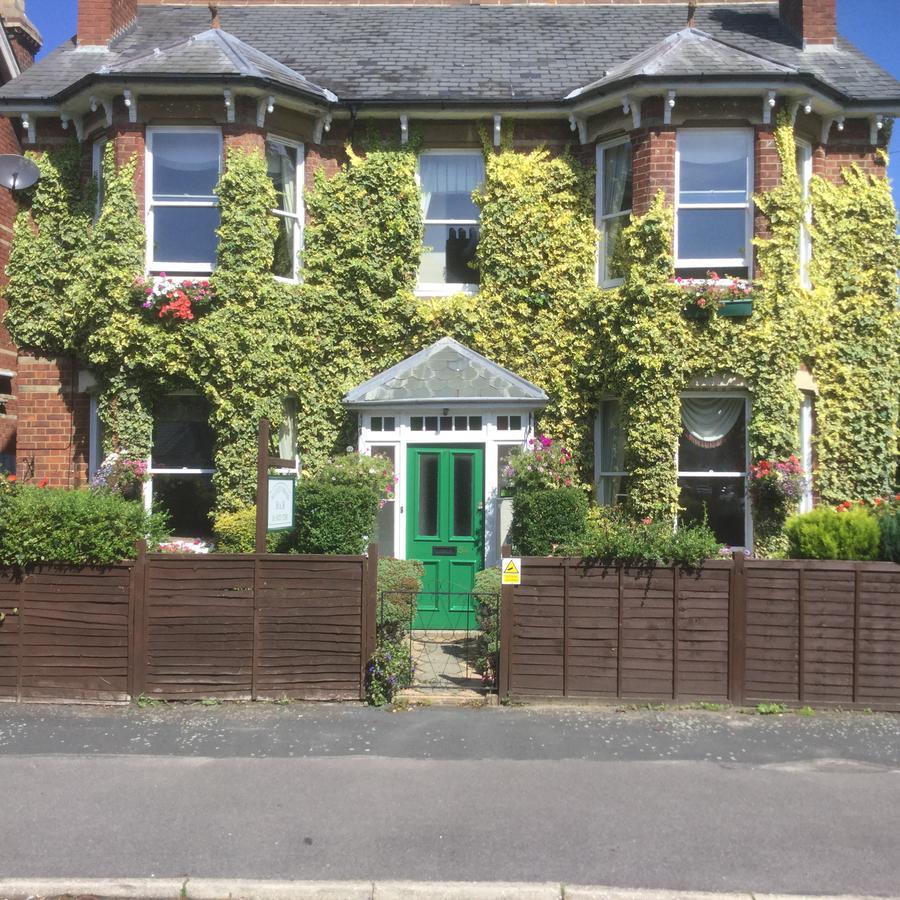 Netley Guest House Farnborough  Exterior photo